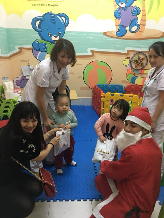 Babeeni Charity: Giving Gift to Patient Kids at Duc Giang Hospital  2018