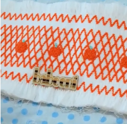 How to embroider pumpkin patterns on smocked fabric