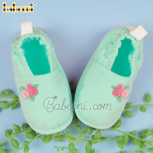 Precious baby shoes with hand embroidery of flower – BS 09