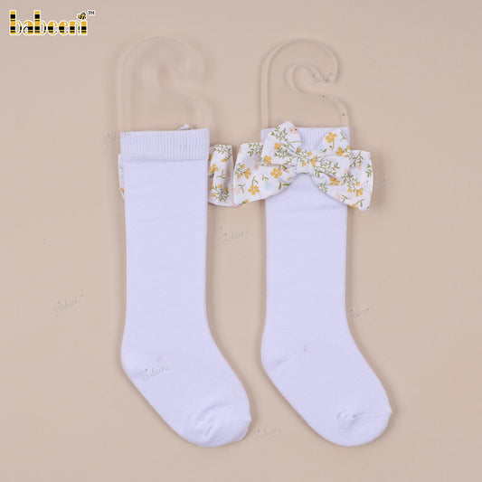 Kid Sock In White with a flower ribbon Embroidered - HS54