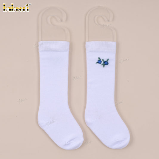 Kid Sock In White with 2 blue flower Embroidered - HS57