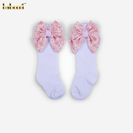 HS60 - Girls White Plain Knee-High Socks with Floral Bow