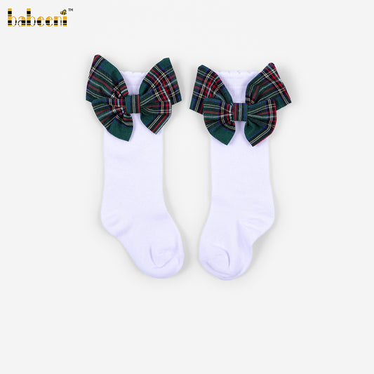 HS61 - Girls White Plain Knee-High Socks with Green Velvet Bow