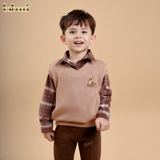 BC1433 – Boys’ Knitted Gilet with Hand-Embroidered Deer Motif