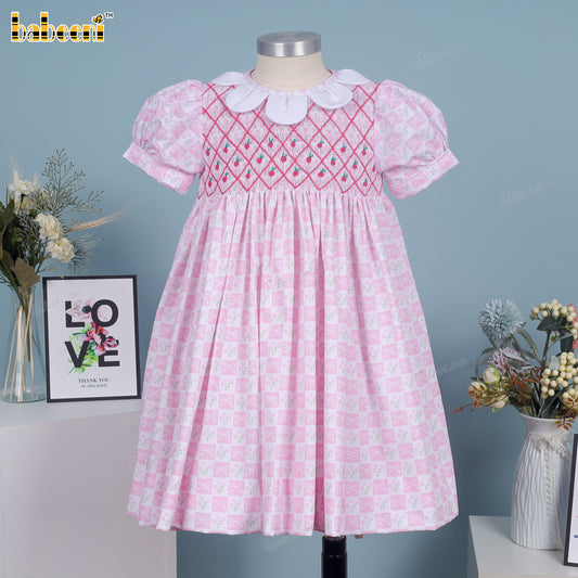 Girls dress with hand-embroidered flowers Spring-Summer details. DR4175
