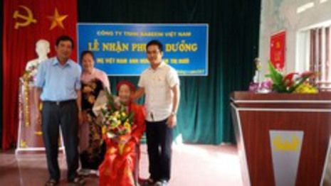 BABEENI IN THE CEREMONY OF ACQUIESCING TO SUPPORT MAINTAIN  VIETNAMESE  HEROIC MOTHERS